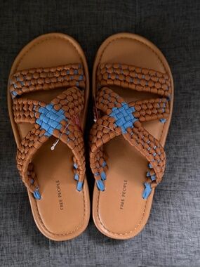 Super cute Free People sandals  NWT
